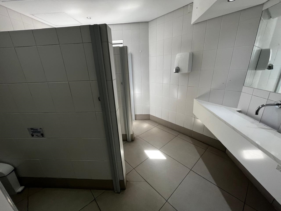 To Let Commercial Property for Rent in Rosendal Western Cape